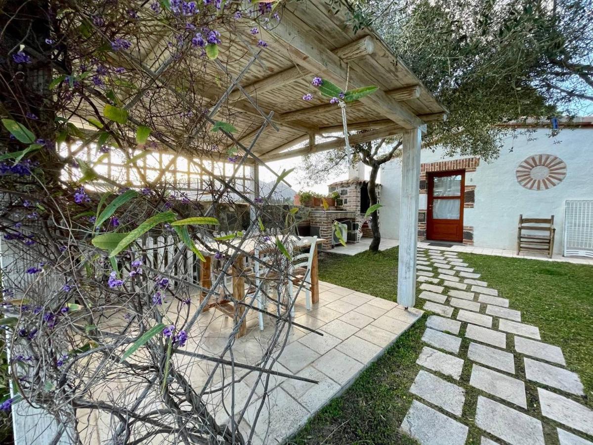 Casa Vacanze Sisuledda Орозеи Екстериор снимка